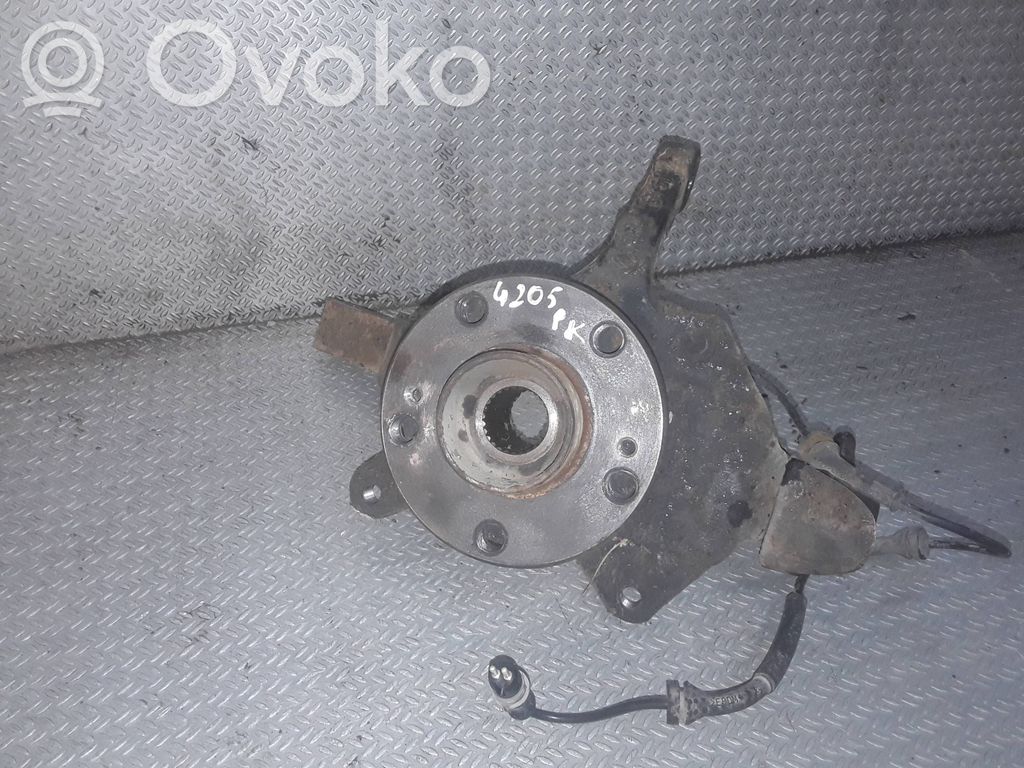 Front wheel hub spindle knuckle