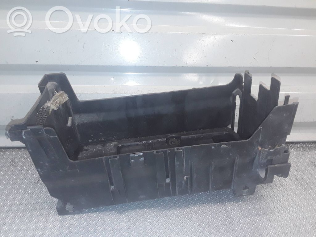 Opel Insignia A Akkulaatikon alusta 