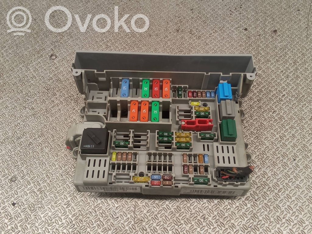Drošinātāju bloks   6906607,63920541,690660703
