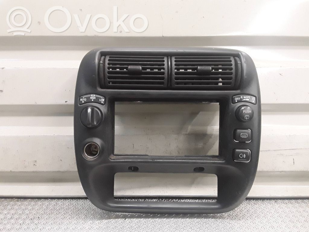 Grille d'aération centrale   F67B7804302DW