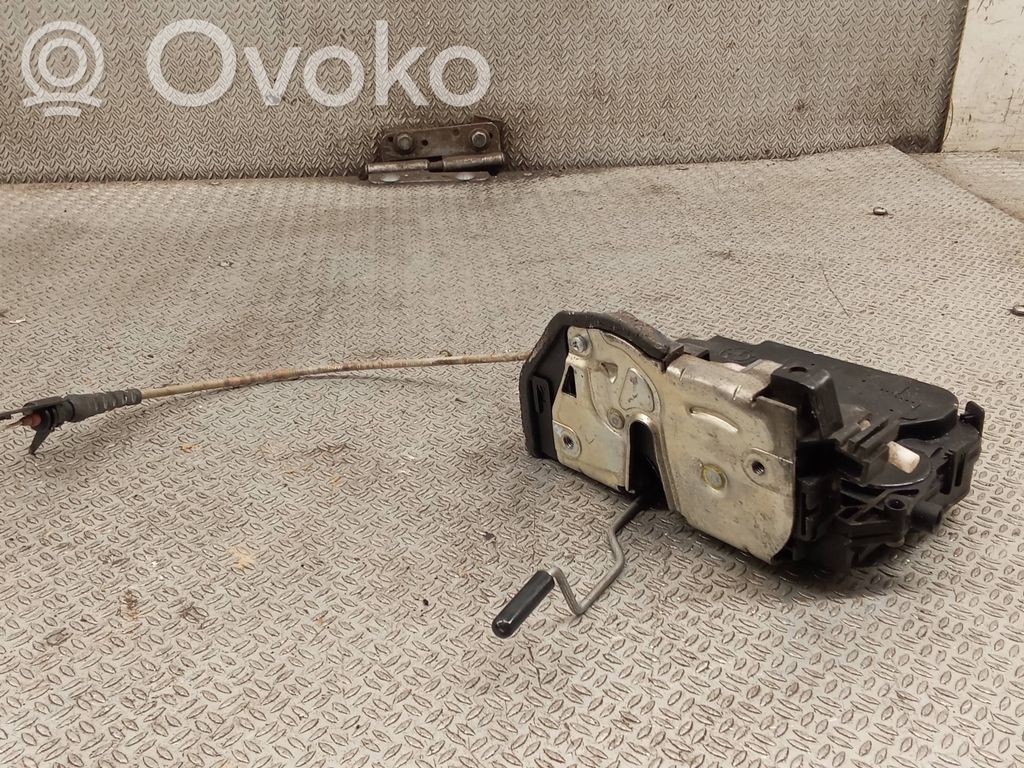 BMW 3 E90 E91 Priekšpusē slēdzene 