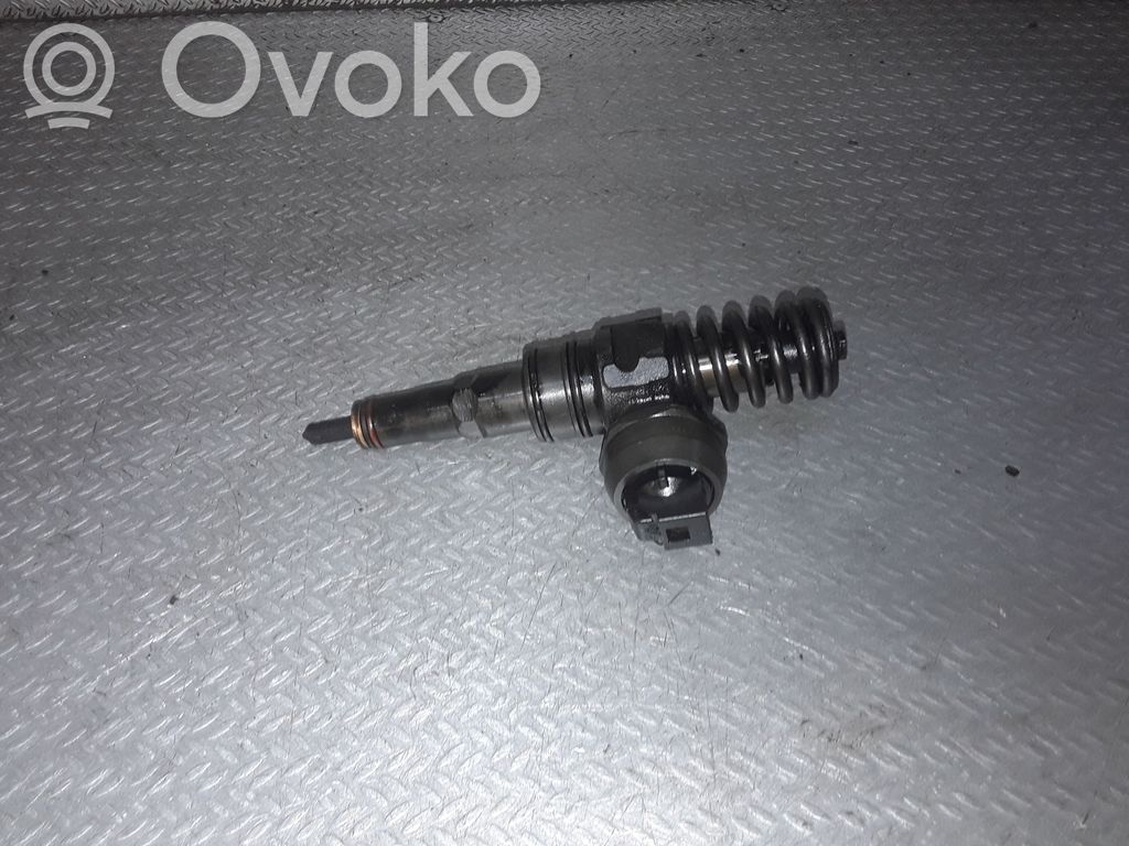 Injektor Einspritzdüse   038130073AG