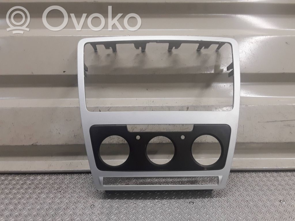 Skoda Octavia Mk2 (1Z) Rămă unitate radio/GPS 