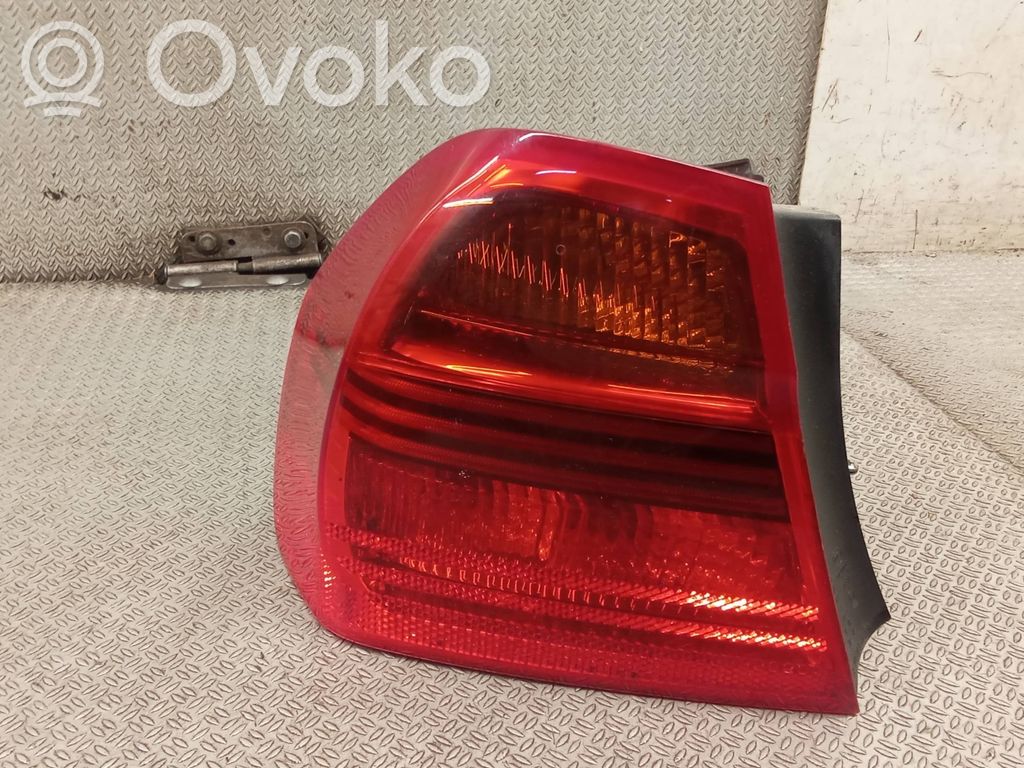 Rear/tail lights   6937457