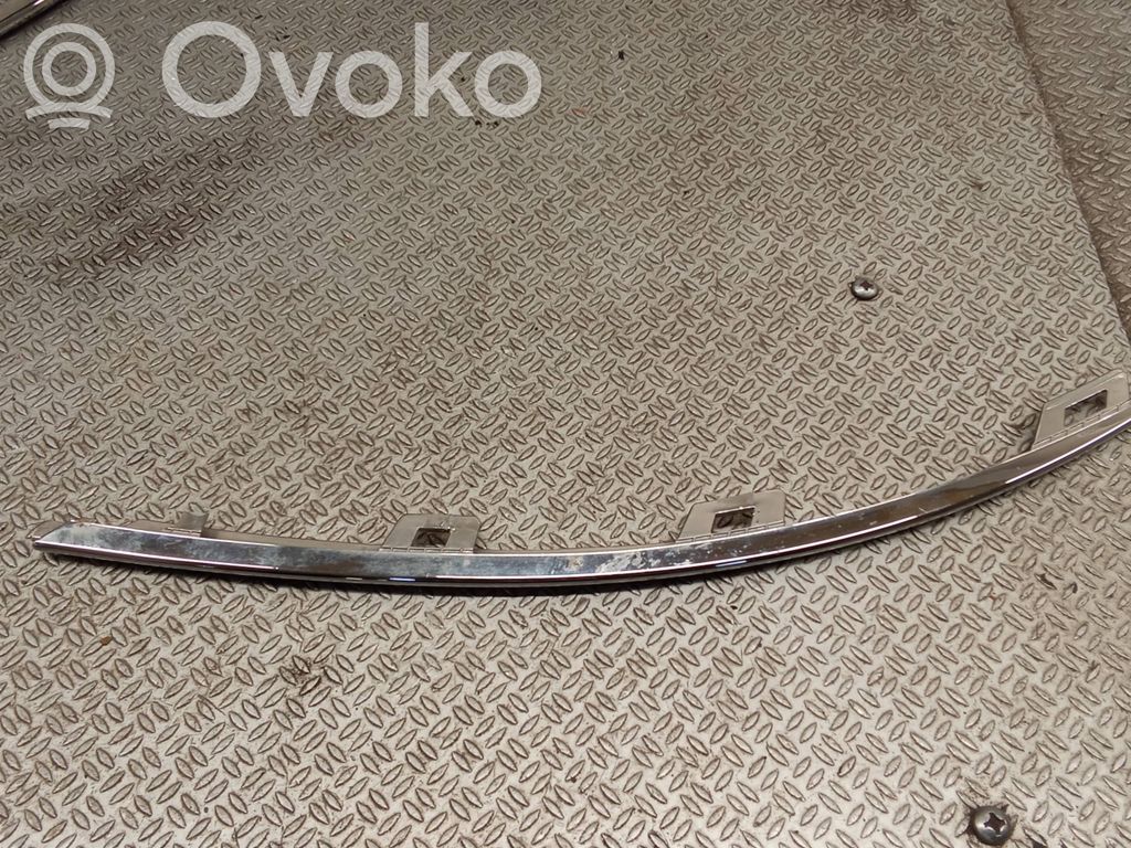 Front bumper splitter molding   9834741780