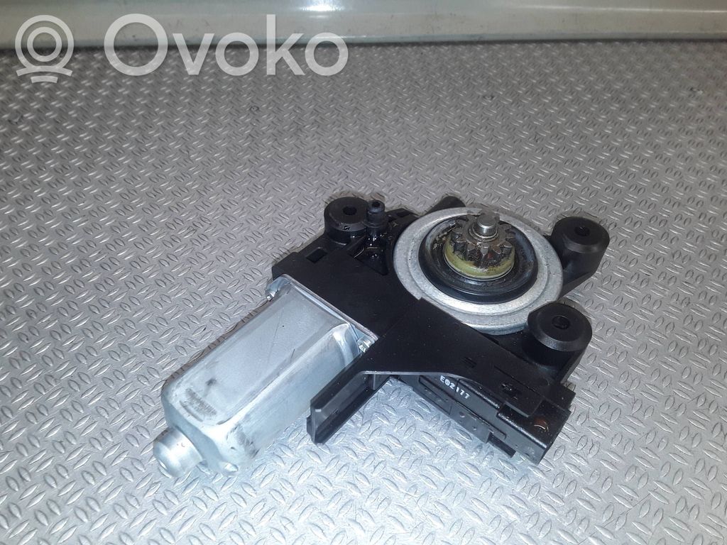 Silnik regulatora szyby drzwi przednich   970713101