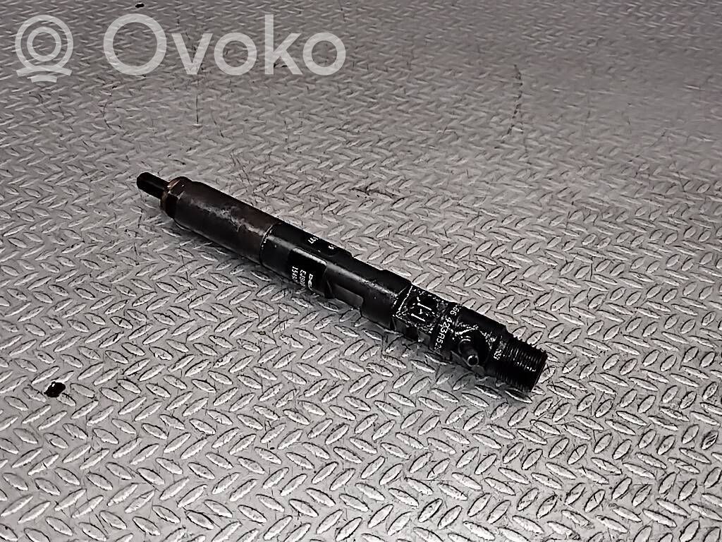 Nissan Note (E11) Inyector de combustible 