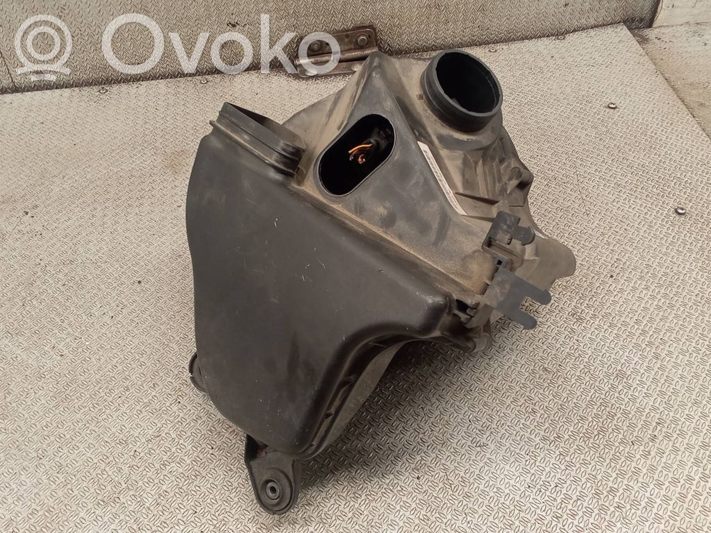 BMW 1 E81 E87 Air filter box 