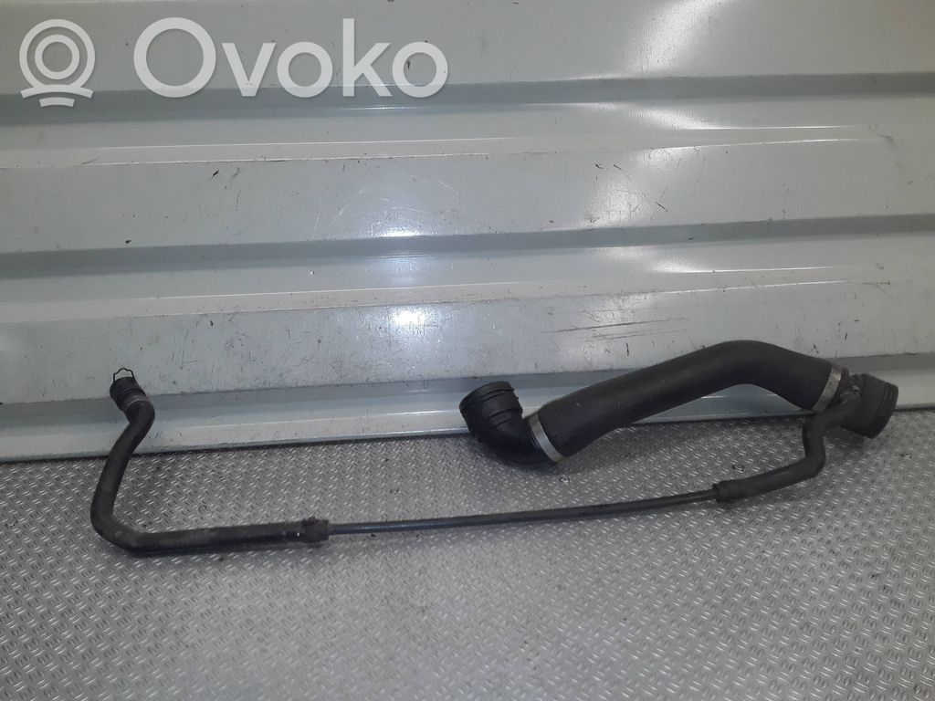 BMW 1 E81 E87 Tubo flessibile del liquido di raffreddamento del motore 