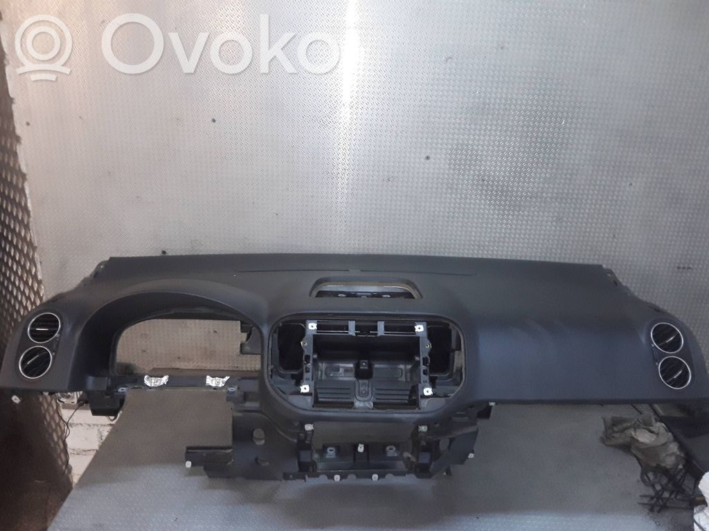 Dashboard   5M1858295
