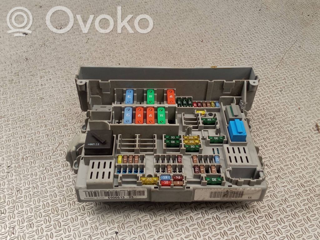BMW 3 E90 E91 Fuse module 
