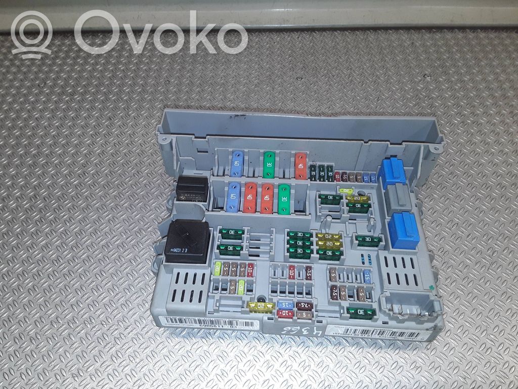 BMW 1 E81 E87 Fuse module 
