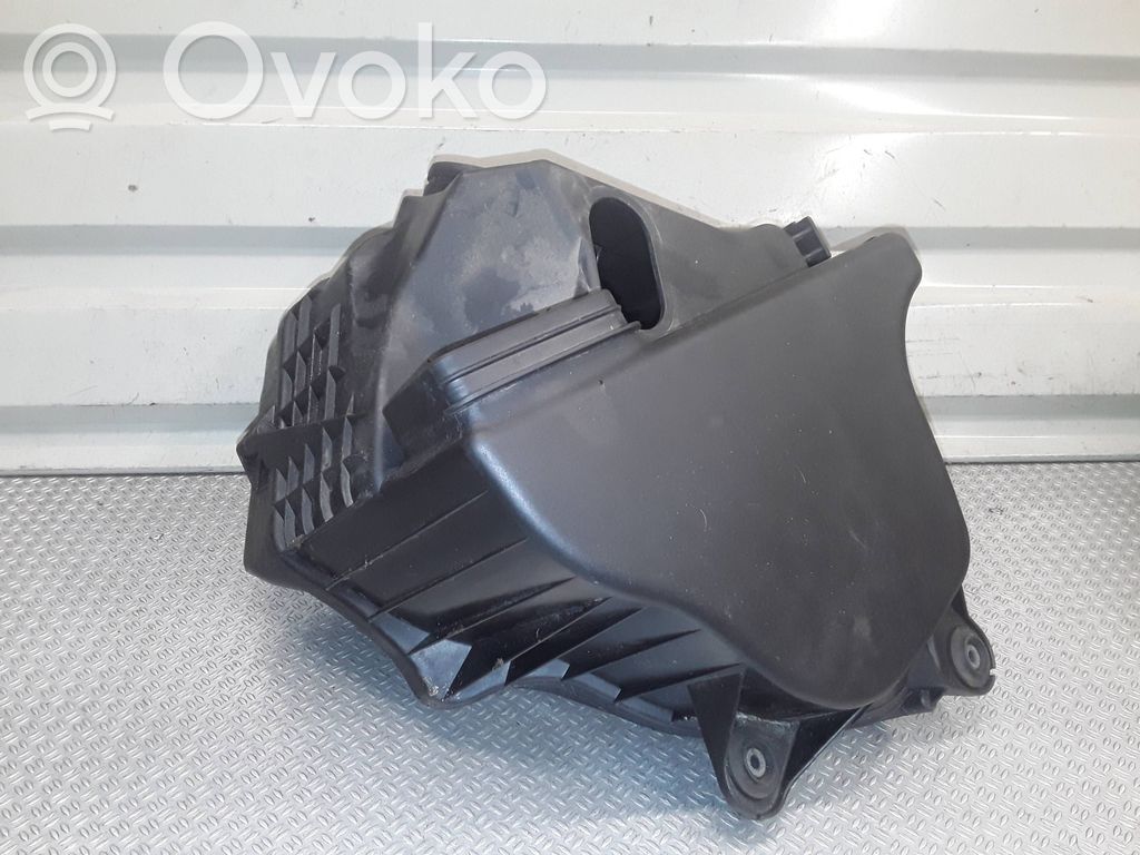 Air filter box   7532754
