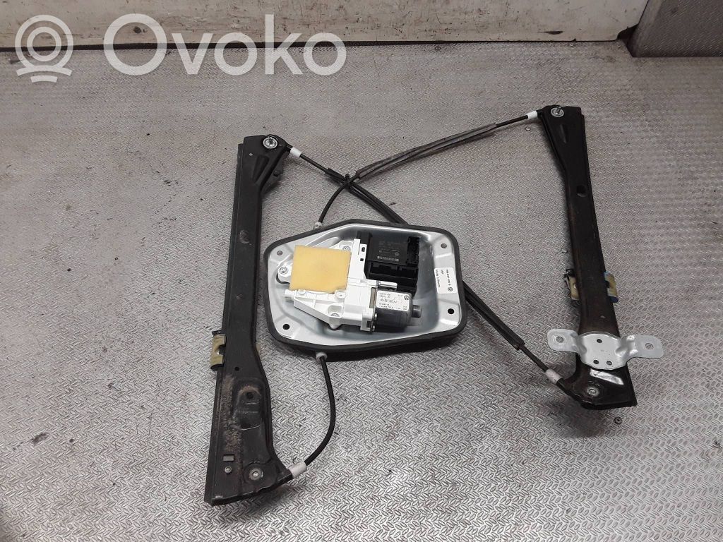 Regulador de puerta delantera con motor   1K6837462B