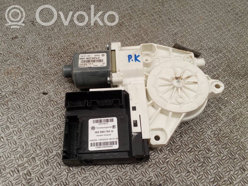 Silnik regulatora szyby drzwi przednich   5M1837401D