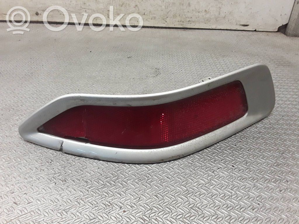 Aizmugurē atstarotājs   30744513