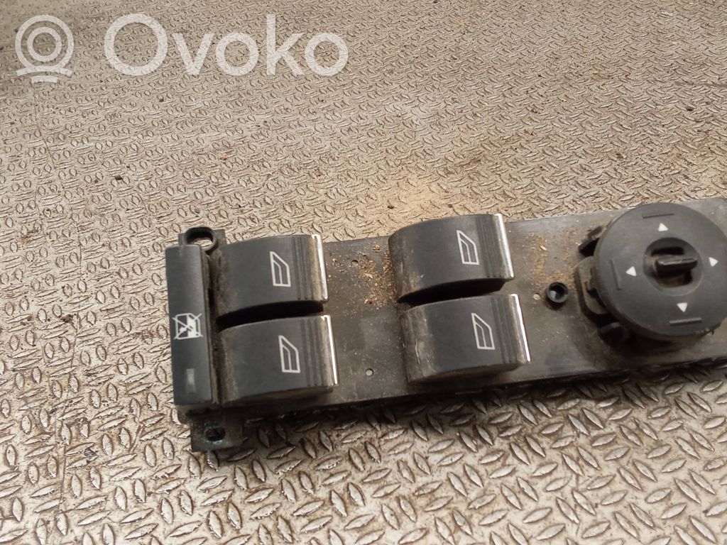 Ford Focus Electric window control switch 
