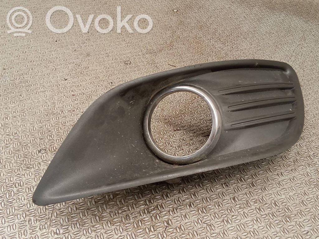 Ford Focus Etusumuvalon ritilä 