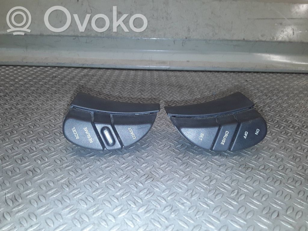 Boutons / interrupteurs volant   04760352AE,04760353AE