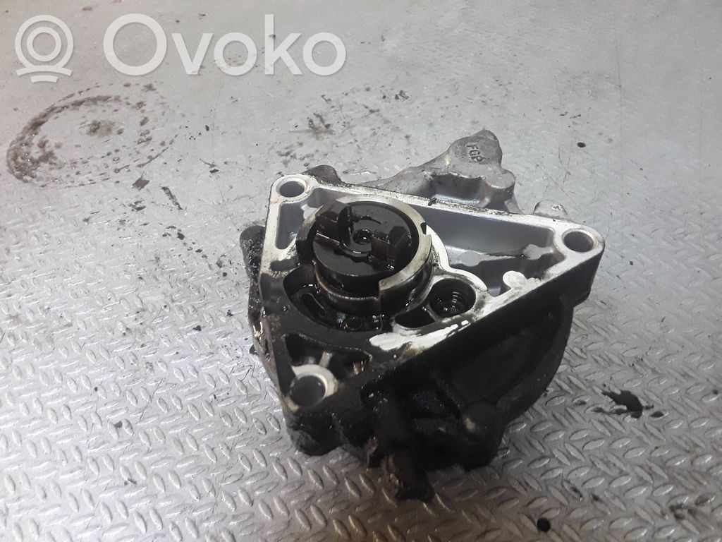 Opel Zafira B Vacuum pump 