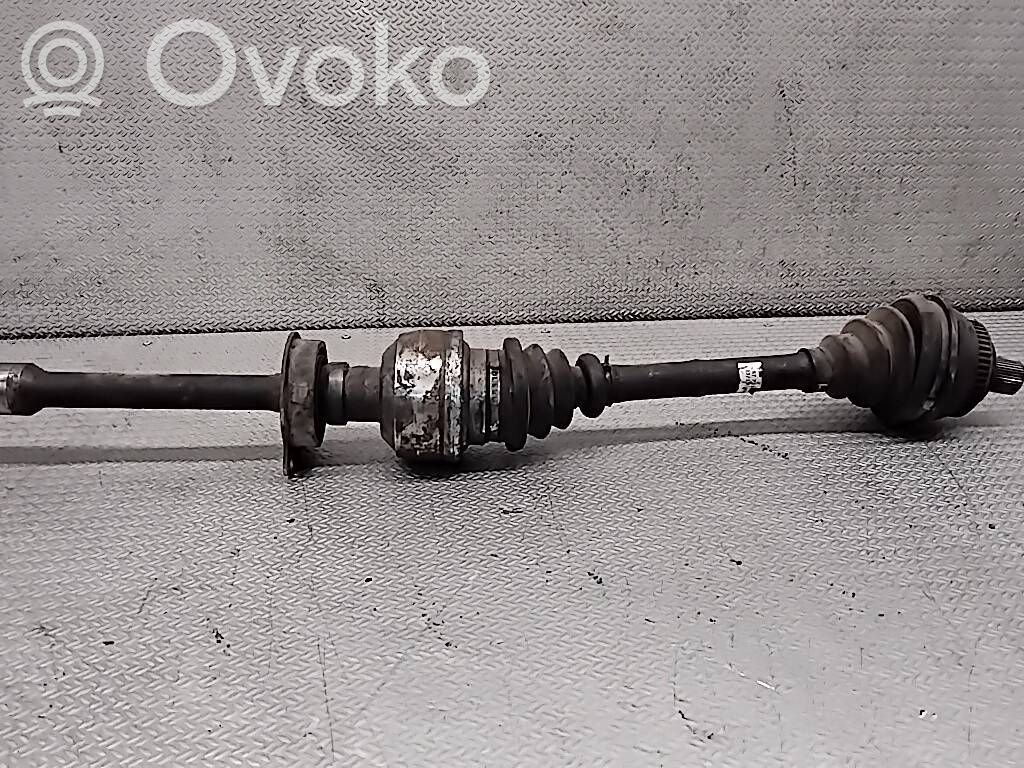 Etuvetoakseli