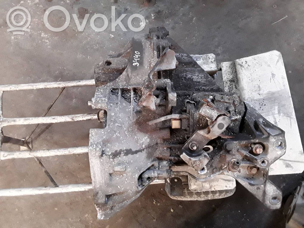 Manual 5 speed gearbox   6C1R7002AA,0109060556