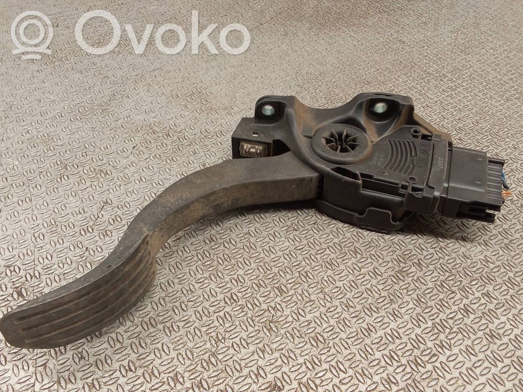 Gaspedal   6G929F836BD