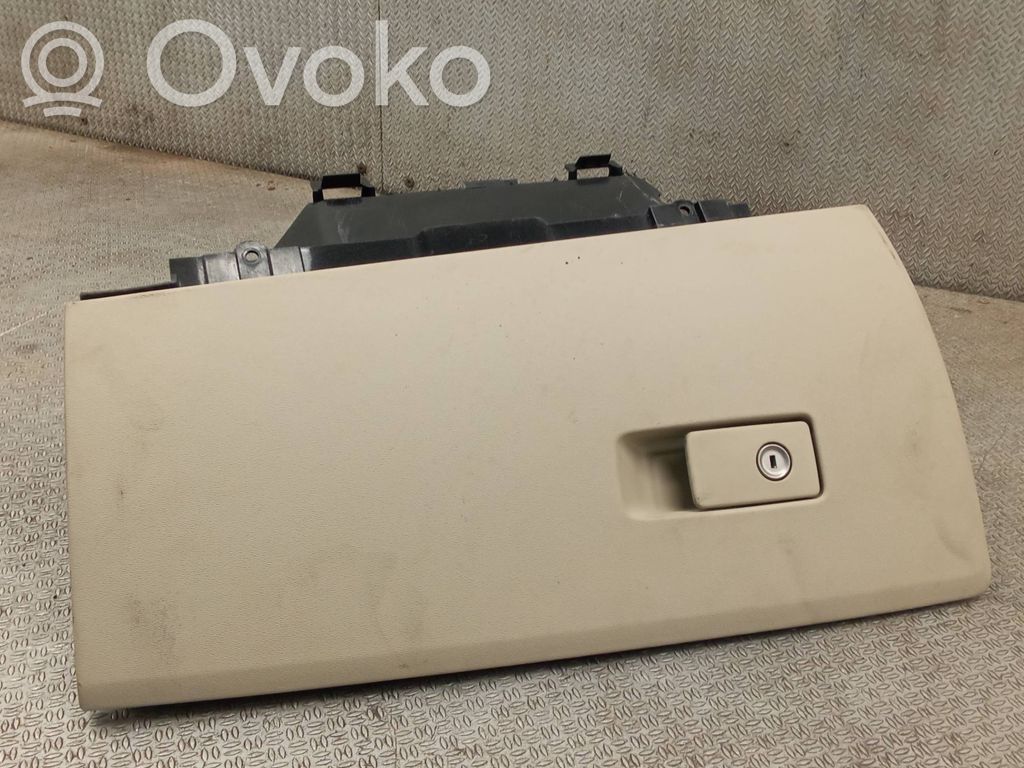 Volvo V70 Daiktadėžė 