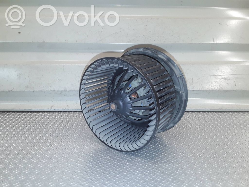 Renault Clio III Lämmittimen puhallin 