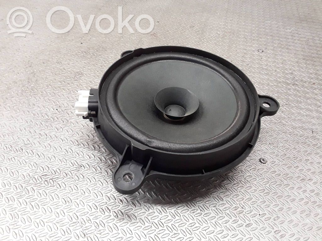 Altavoz de la puerta trasera   KE7066960