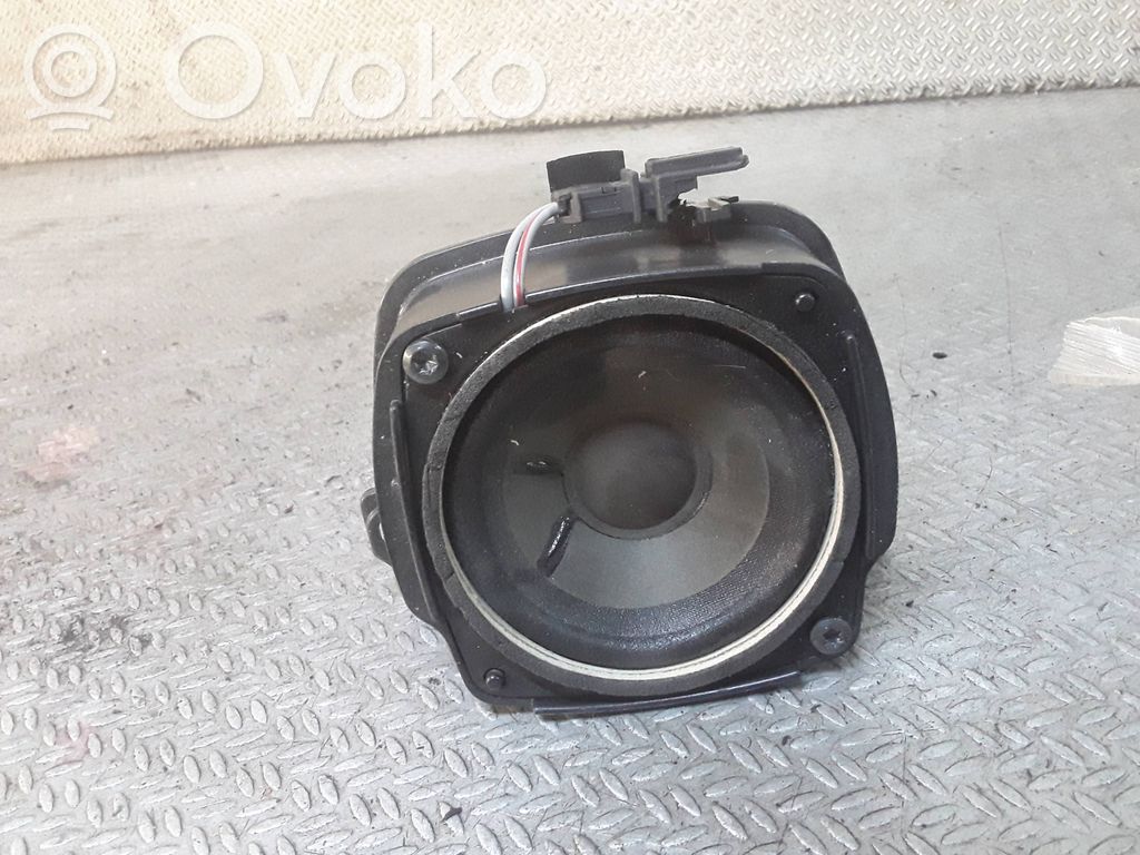 Enceinte de porte arrière   4E0035411G