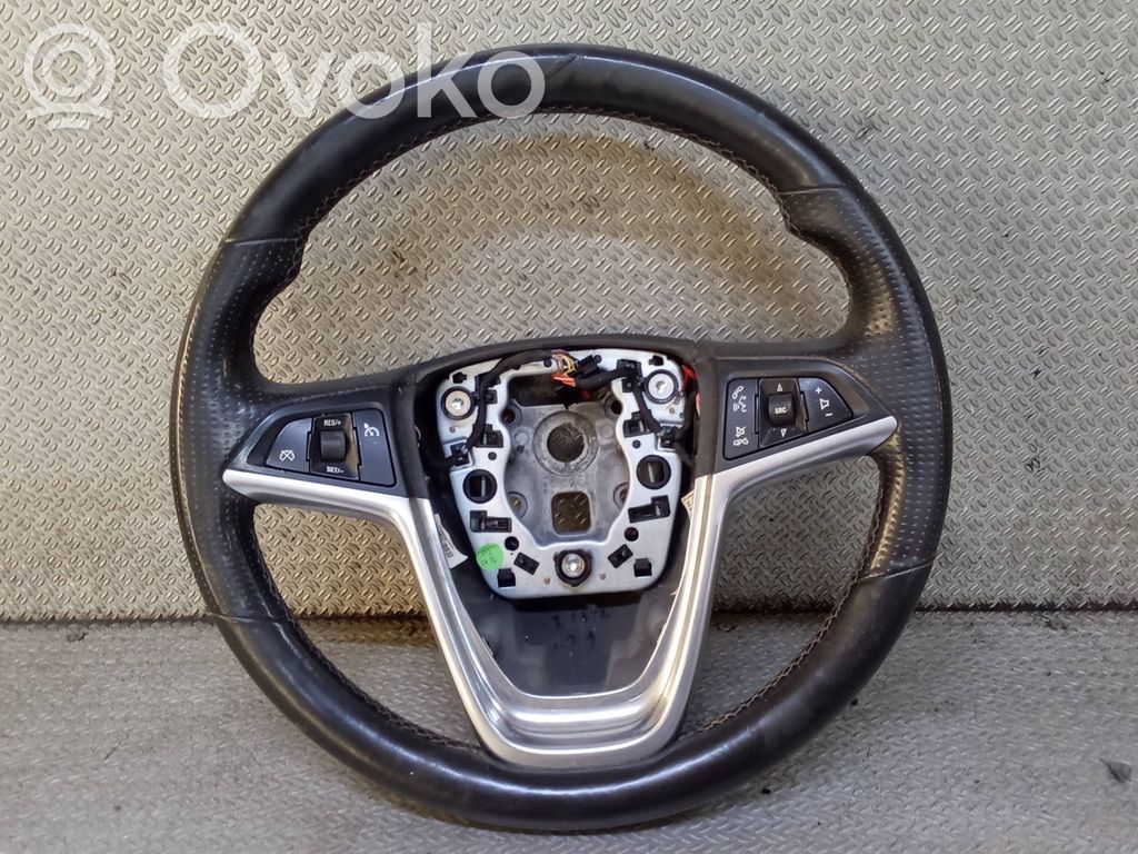 Steering wheel   13306881
