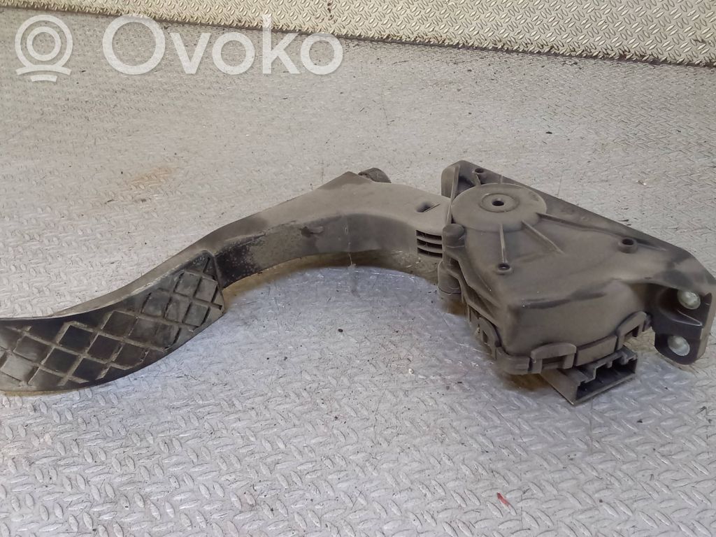 Accelerator throttle pedal   4F1723523A