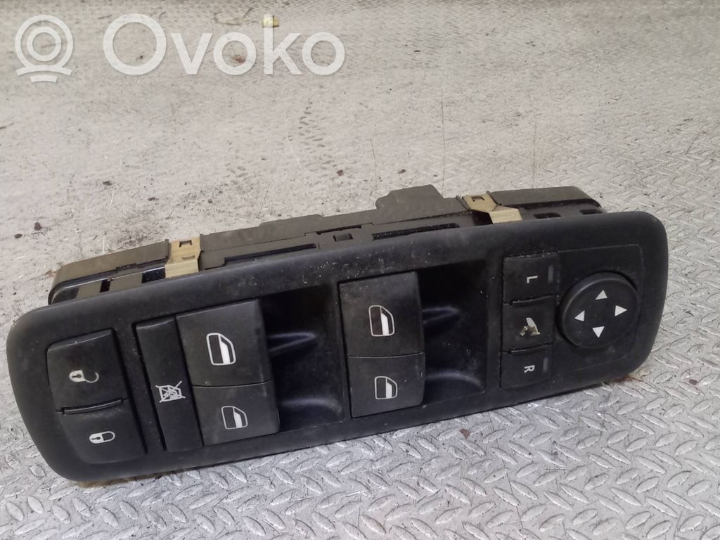 Chrysler Grand Voyager V Przyciski szyb 