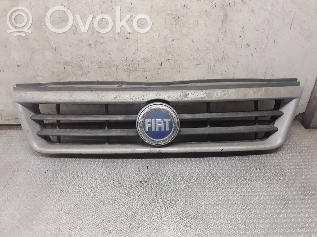 Fiat Ducato Griglia superiore del radiatore paraurti anteriore 