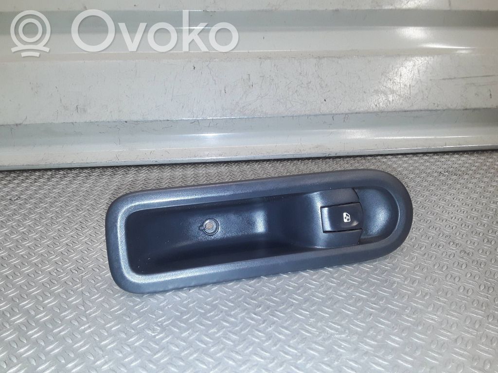 Renault Clio III Electric window control switch 