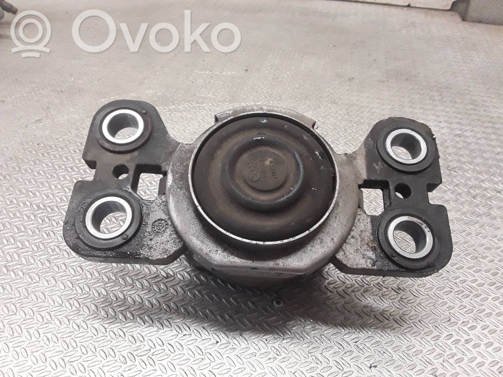 Volvo V70 Engine mount bracket 