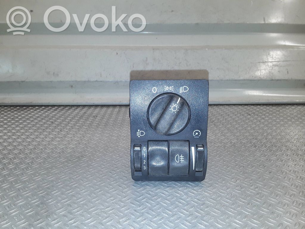 Light switch   90561381