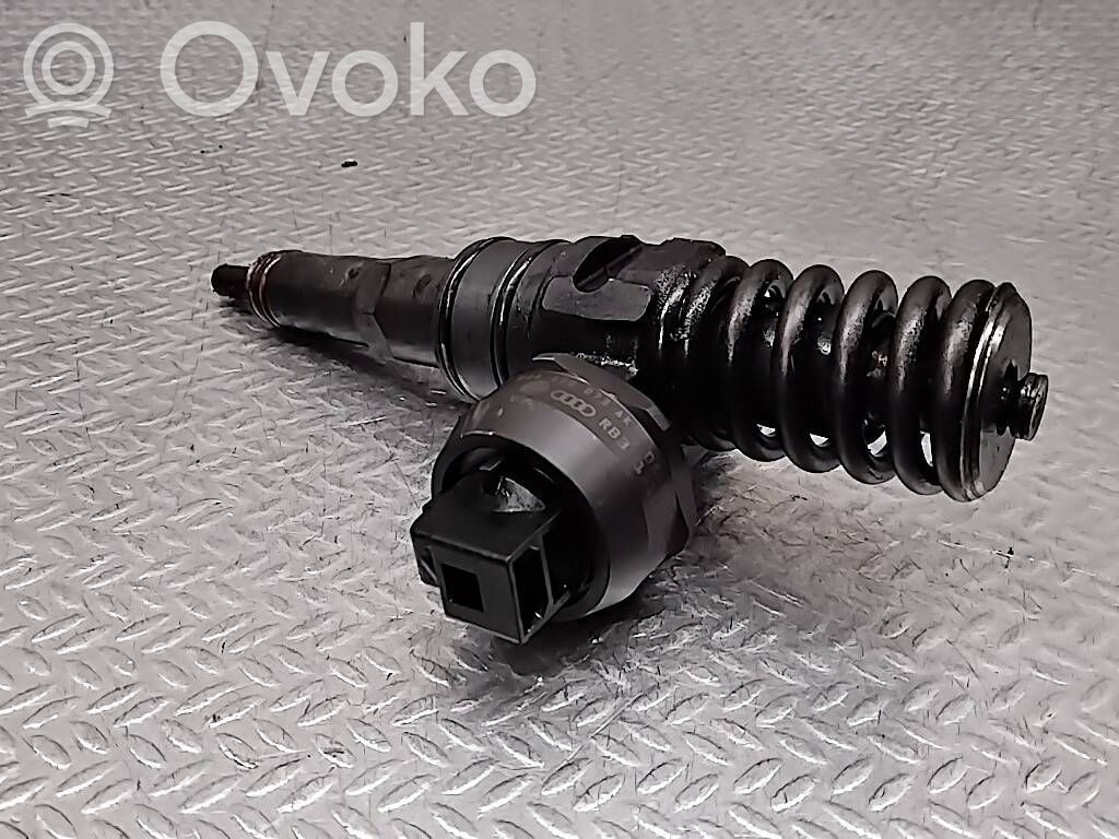 Injecteur de carburant   038130073AK