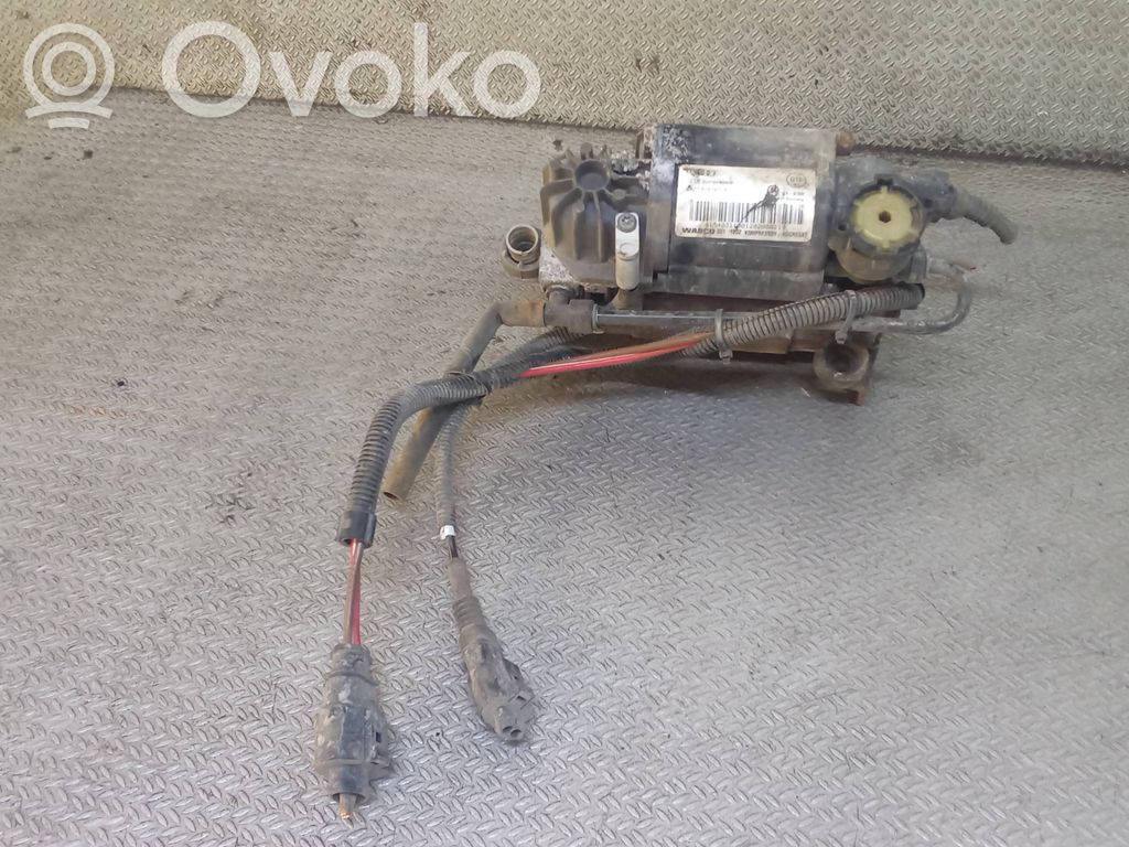 Compresor/bomba de la suspensión neumática   4Z7616007A