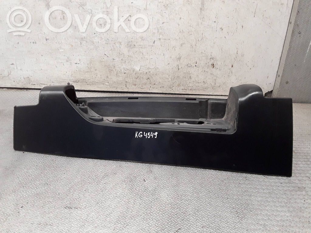 Renault Trafic III (X82) Takavalon valaisimen muotolista 