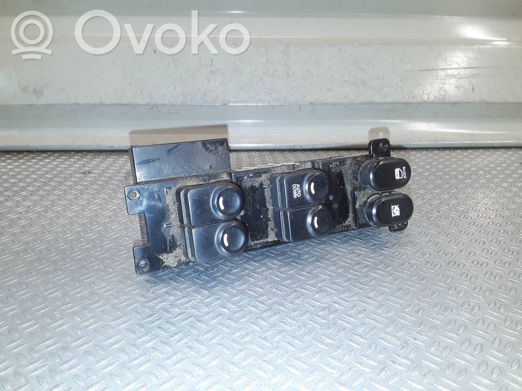 Hyundai i30 Interruptor del elevalunas eléctrico 
