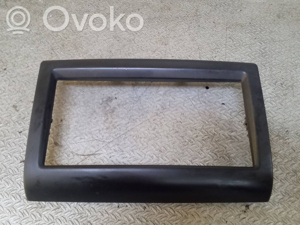 Volkswagen Routan Konsola środkowa / Radio / GPS 
