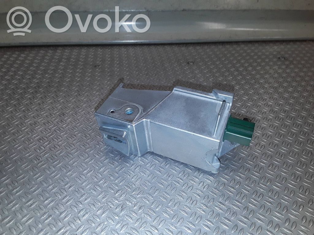 Steering wheel lock   8M513F880