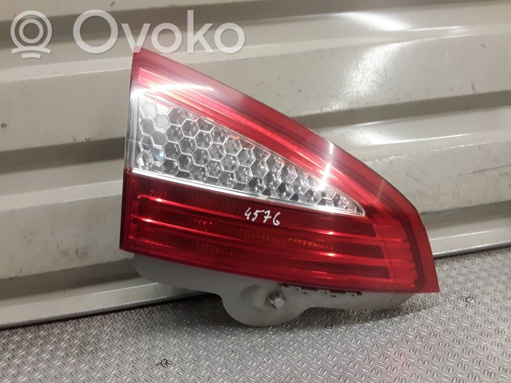 Ford Mondeo MK IV Luces portón trasero/de freno 