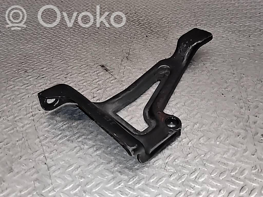 Support pompe injection à carburant   059130163E