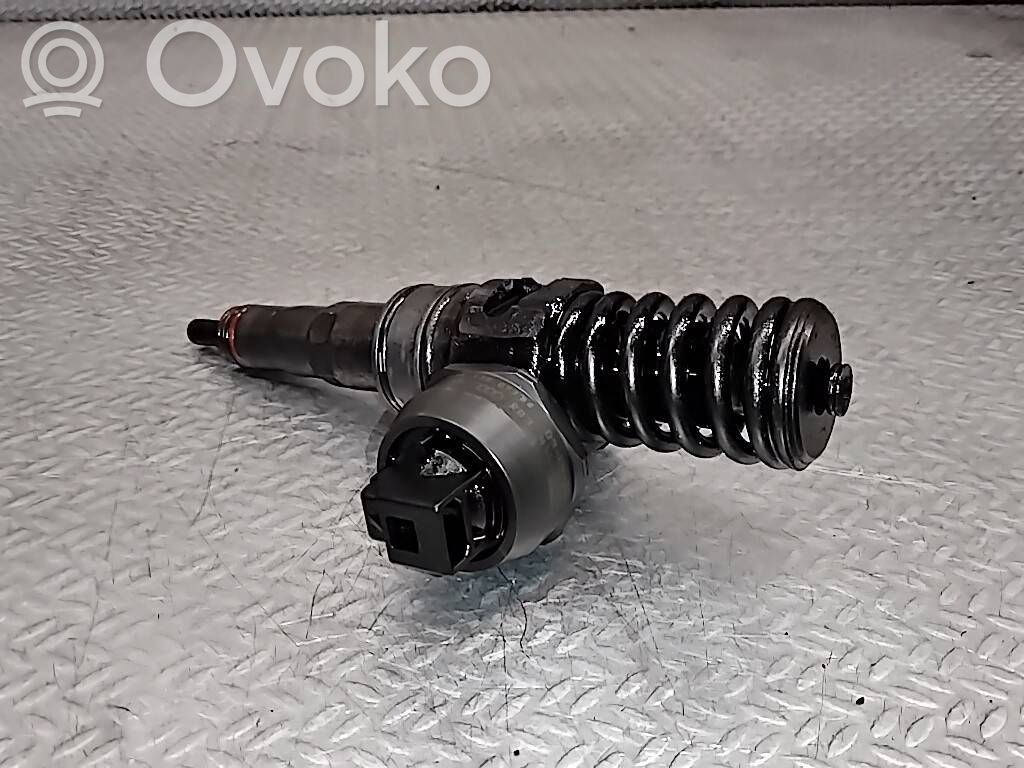 Polttoainesuutin   038130073BQ