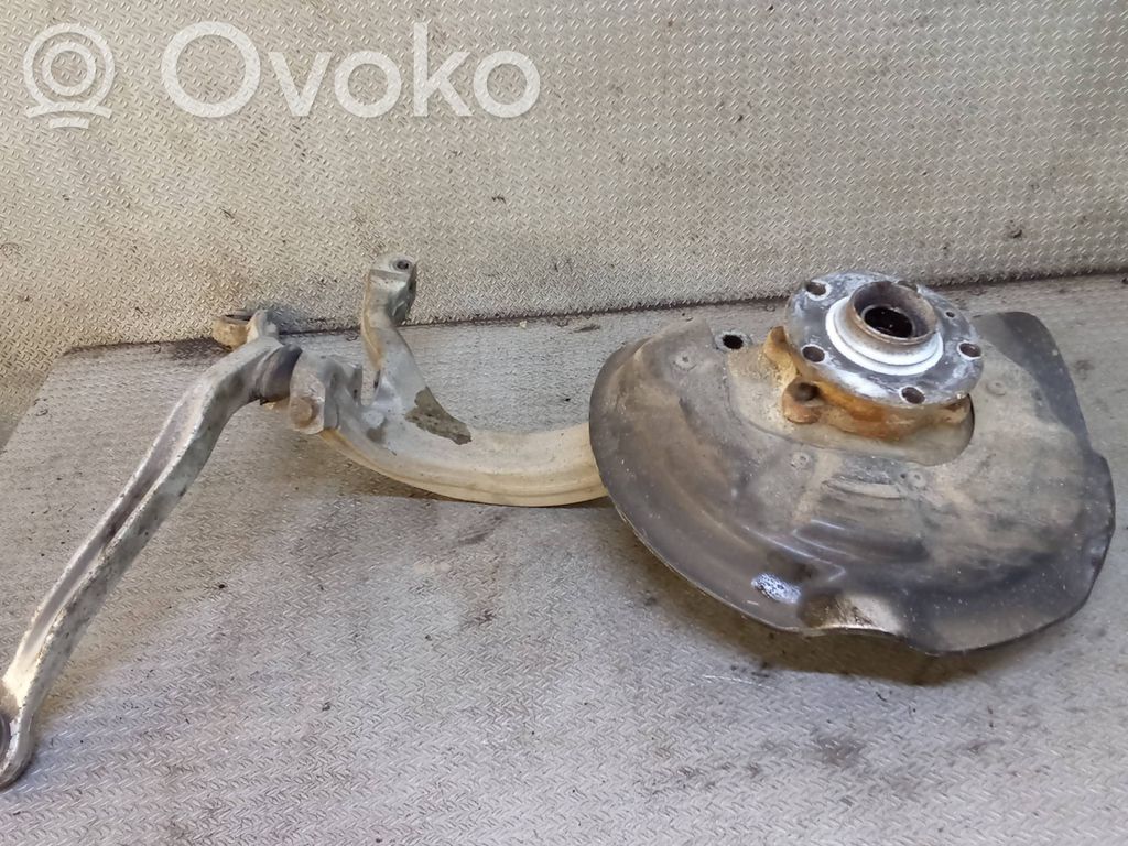 Front wheel hub spindle knuckle