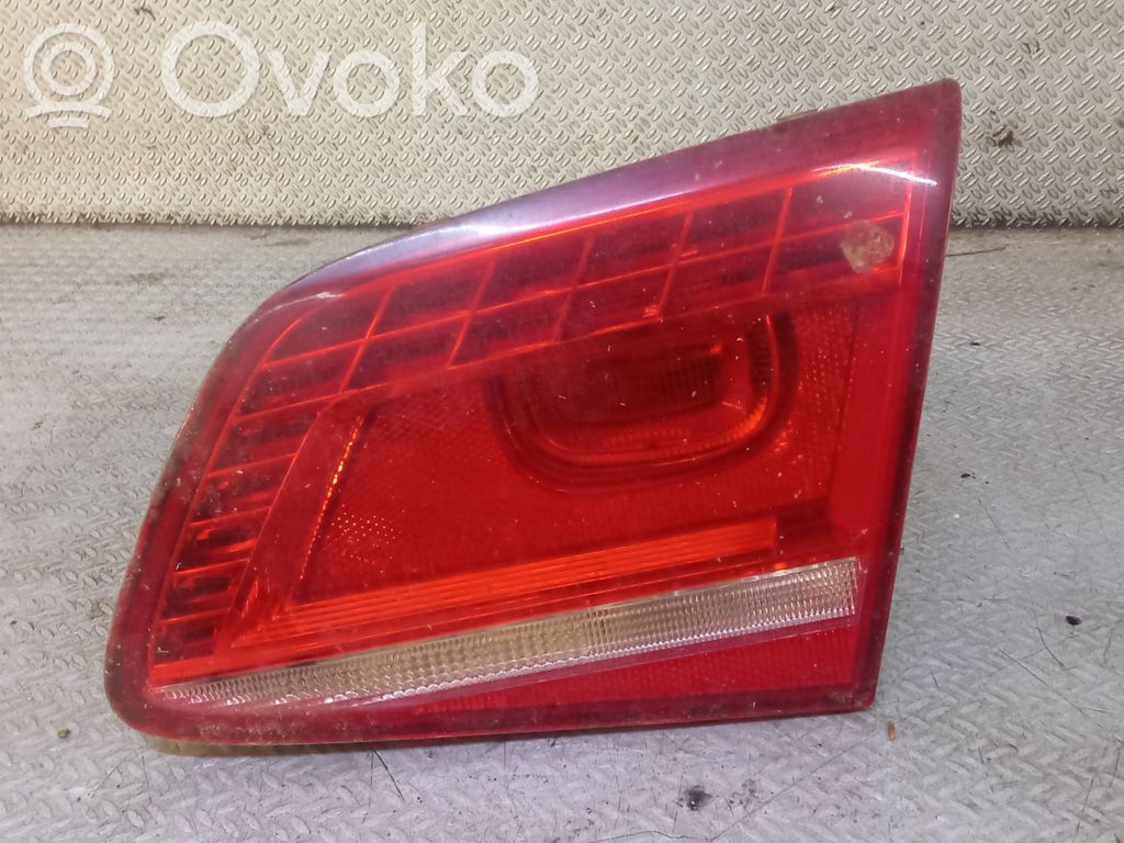 Tailgate rear/tail lights   3AE945308B
