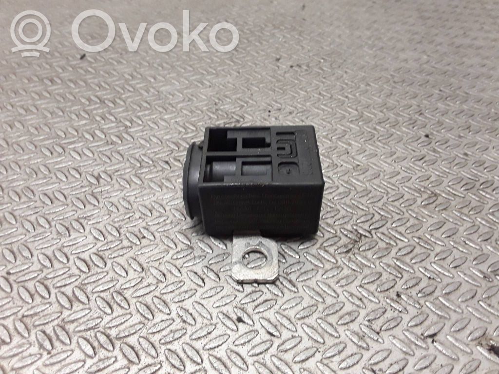 Sicherung des Batterierelais   4F0915519
